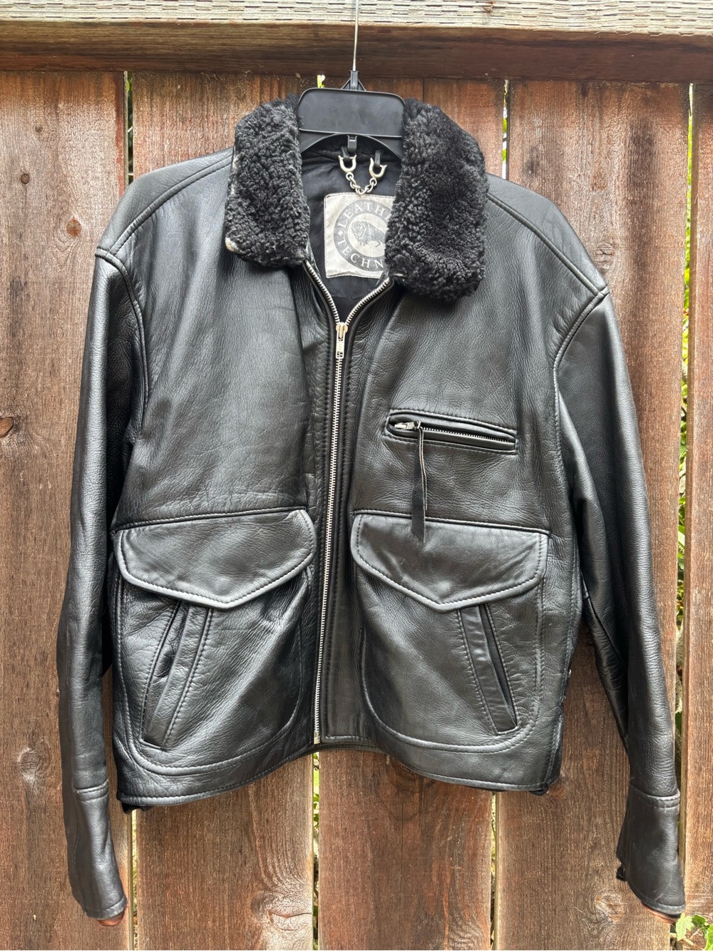 Leather jacket - Picture 3 of 4